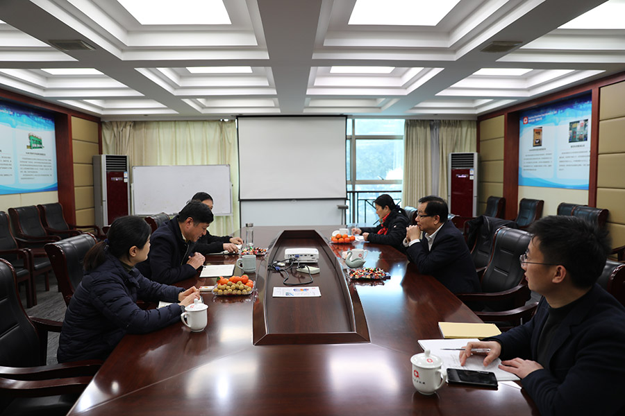 市人大黨組副書(shū)記、副主任施根寶蒞臨公司考察.JPG