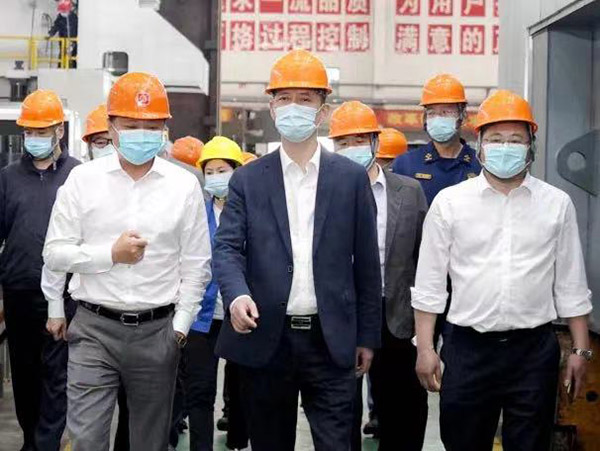 市政府黨組成員、新區黨工委副書(shū)記錢(qián)洪文蒞臨我司考察指導.jpg